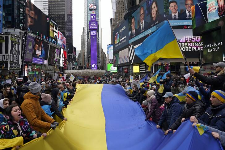 Protesters support Ukraine in Times Square